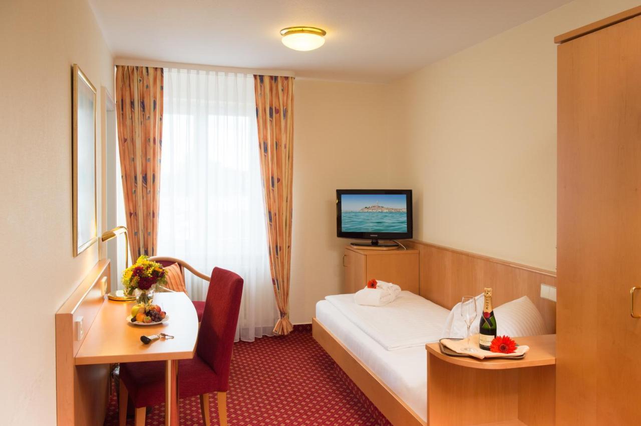 Strandhotel Loechnerhaus Райхенау Экстерьер фото